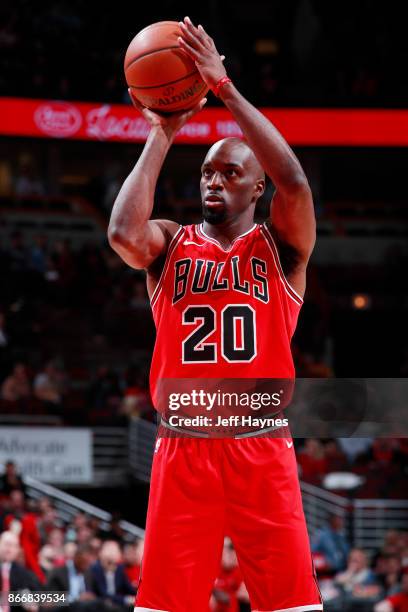 Quincy Pondexter of the Chicago Bulls shoots a free throw against the Atlanta Hawks on October 26, 2017 at the United Center in Chicago, Illinois....