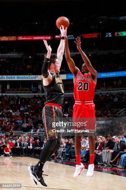 Quincy Pondexter of the Chicago Bulls shoots the ball against the Atlanta Hawks on October 26, 2017 at the United Center in Chicago, Illinois. NOTE...