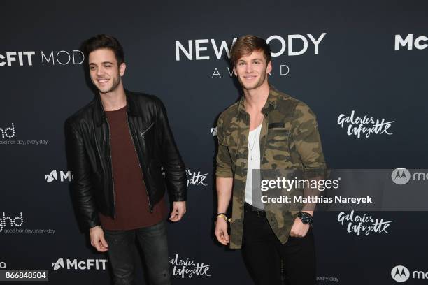 Simon Mathis Gif Pictures and Photos - Getty Images