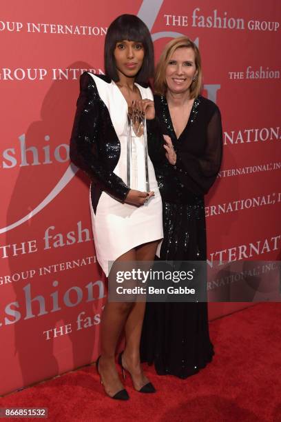 Kerry Washington receives the Lord & Taylor Fashion Oracle Award at FGI Night Of Stars alongside Liz Rodbell at Cipriani Wall Street on October 26,...