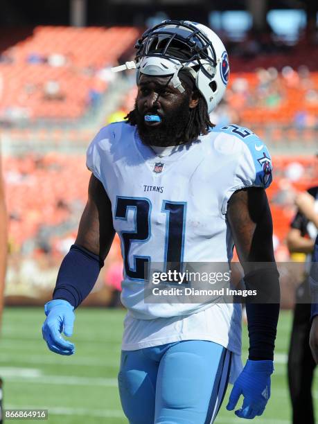 Safety Da'Norris Searcy of the Tennessee Titans walks off the field prior to a game on October 22, 2017 against the Cleveland Browns at FirstEnergy...