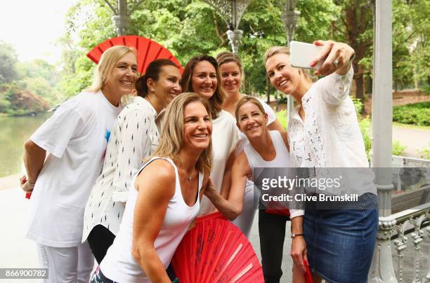 Legend Ambassadors Alicia Molik, Iva Majoli, Arantxa Sanchez Vicario, Martina Navratilova, Chris Evert, Mary Pierce and Kim Clijsters take a selfie...