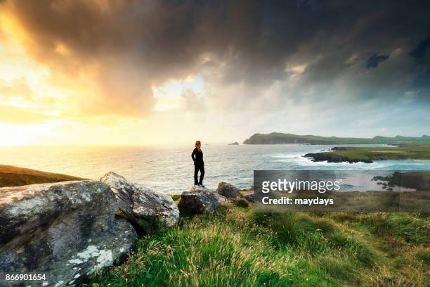 dingle peninsula - irish woman stock pictures, royalty-free photos & images