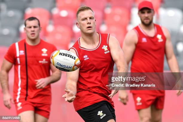 Craig Kopczak passes the ball during a Wales Rugby League World Cup captain's run at the Oil Search National Football Stadium on October 27, 2017 in...