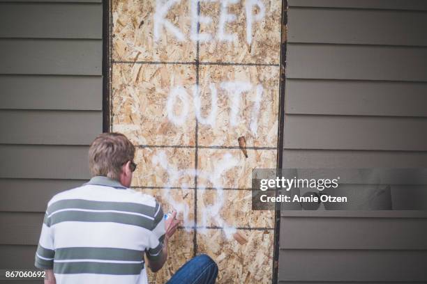 hand spray painting - annie sprinkle stock pictures, royalty-free photos & images