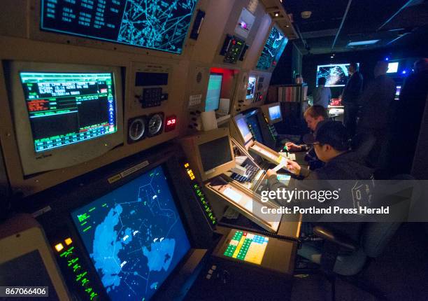 Approach Control Room Air Traffic Control Room Photos and Premium High Res Pictures - Getty ...