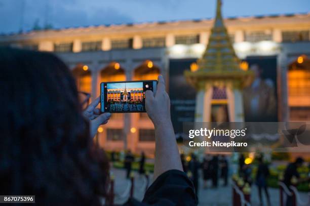 thailand honours late king bhumibol with five-day state funeral - thailand continues to grieve for its late king foto e immagini stock