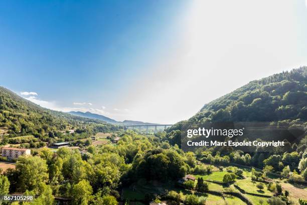 pyrenees landscapes - castellfollit de la roca fotografías e imágenes de stock