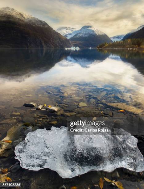 glacier ice - foresta nazionale di chugach foto e immagini stock