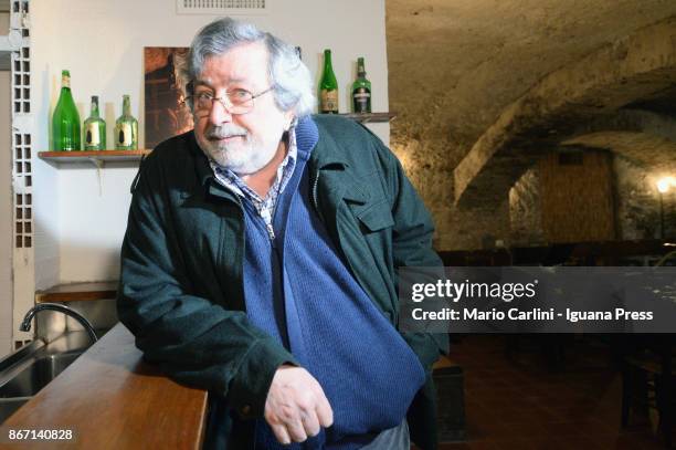 Italian musician and author Francesco Guccini unveils his latest record "L'Osteria delle Dame" at Osteria delle Dame on October 27, 2017 in Bologna,...