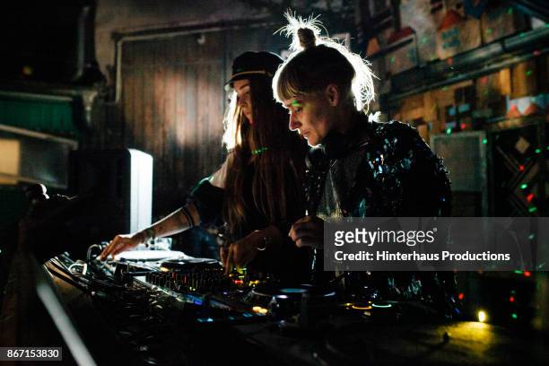 two stylish djs performing together at open air nightclub - arts culture and entertainment fotografías e imágenes de stock