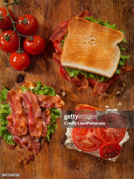 sándwiches tostados sándwich - bocadillo de beicon lechuga y tomate fotografías e imágenes de stock