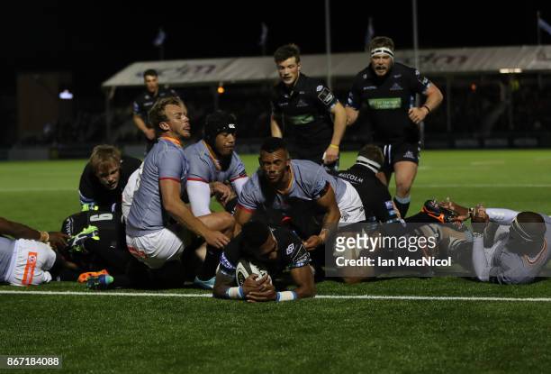 Niko Matawalu of Glasgow Warriors scores his team's second try during the Glasgow Warriors and Southern Kings Guinness Pro 14 match at Scotstoun...