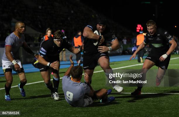 Zander Fagerson of Glasgow Warriors runs through to score his team's fourth try during the Glasgow Warriors and Southern Kings Guinness Pro 14 match...