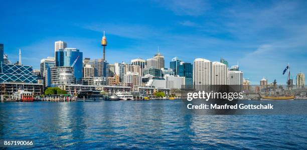 sydney skyline from darling harbour - hochhaus centrepoint tower stock-fotos und bilder