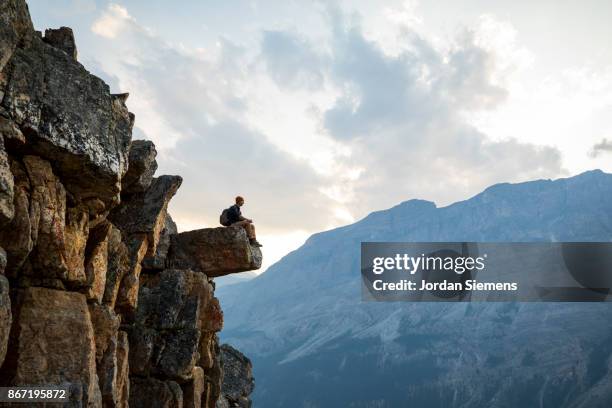 hiking in the mountains - klippe stock-fotos und bilder