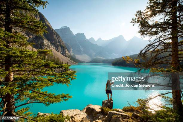 hiking at a scenic mountain lake - wonderlust stockfoto's en -beelden