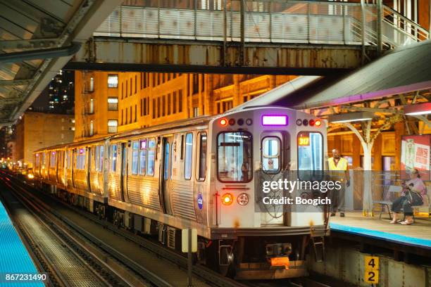 chicago public transportation elevated train in downtown loop at night - elevated train stock pictures, royalty-free photos & images