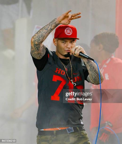 Houston rapper Paul Wall brings the Houston Cougars onto the field against the Memphis Tigers on October 19, 2017 in Houston, Texas.