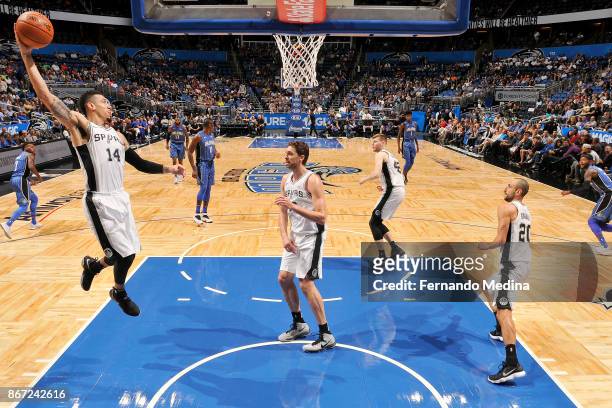 Danny Green of the San Antonio Spurs drives to the basket against the Orlando Magic on October 27, 2017 at Amway Center in Orlando, Florida. NOTE TO...