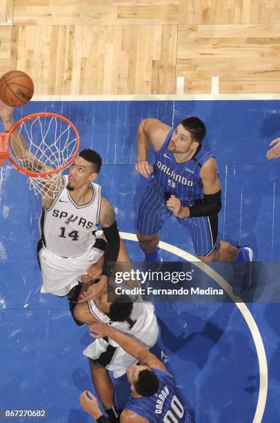 Danny Green of the San Antonio Spurs drives to the basket against the Orlando Magic on October 27, 2017 at Amway Center in Orlando, Florida. NOTE TO...