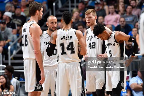 The San Antonio Spurs huddle during the game against the Orlando Magic on October 27, 2017 at Amway Center in Orlando, Florida. NOTE TO USER: User...