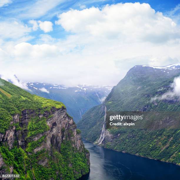 seven sisters waterfall, norwegen - geiranger stock-fotos und bilder