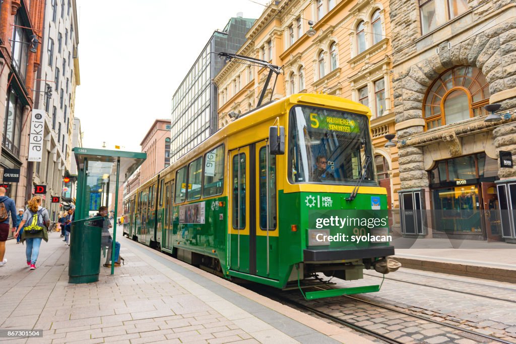 Tram con trasporto pubblico a Helsinki