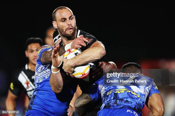 Simon Mannering of the Kiwis charges forward during the 2017 Rugby League World Cup match between the New Zealand Kiwis and Samoa at Mt Smart Stadium...