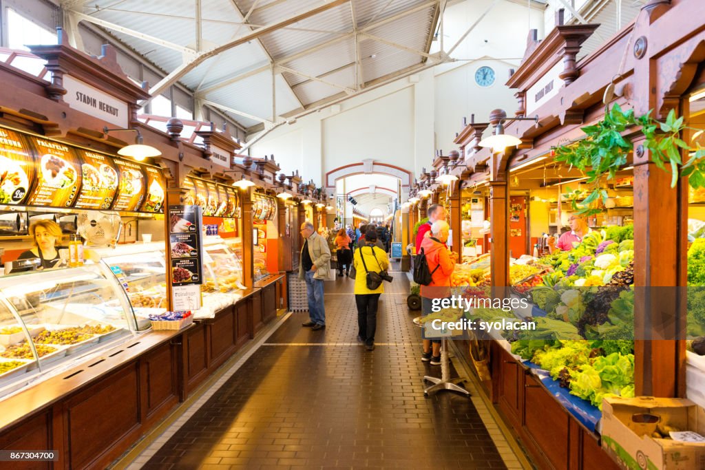 Innenansicht des alten Marktes Kauppatori in Helsinki