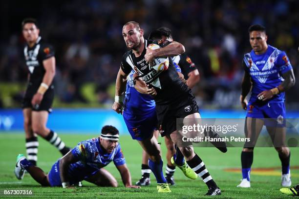 Simon Mannering of the Kiwis charges forward during the 2017 Rugby League World Cup match between the New Zealand Kiwis and Samoa at Mt Smart Stadium...