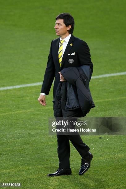 Coach Darije Kalezic of the Phoenix looks on during the round four A-League match between the Wellington Phoenix and the Brisbane Roar at Westpac...