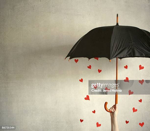 it's raining hearts - falling in love stockfoto's en -beelden