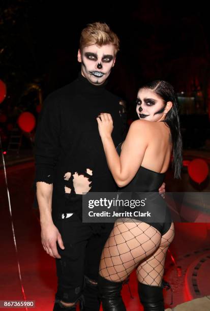 Actors Levi Meaden and Ariel Winter attend Just Jared's 6th Annual Halloween Party on October 27, 2017 in Beverly Hills, California.