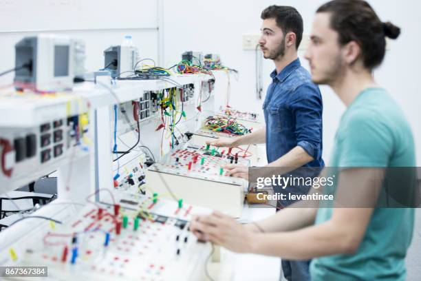 electrical engineering laboratory - engeneer student electronics stock pictures, royalty-free photos & images