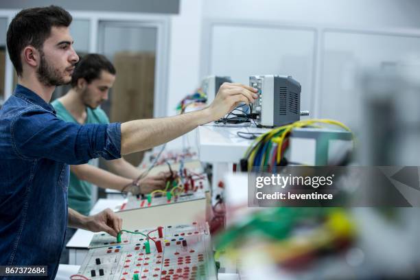 Serial Electrical Engineering 1,190 Electrical Series Circuit Stock Photos, High-Res Pictures, and ...