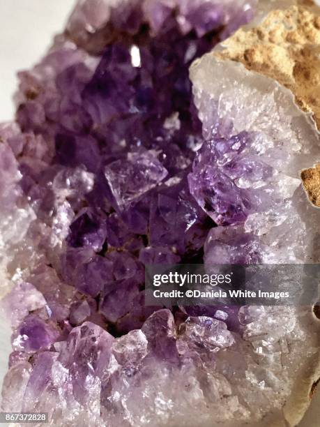 amethyst - gemology stockfoto's en -beelden