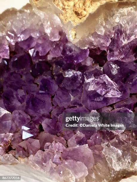 amethyst - gemology stockfoto's en -beelden