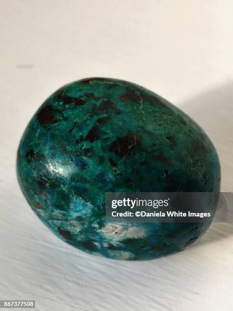 chrysocolla - gemology fotografías e imágenes de stock