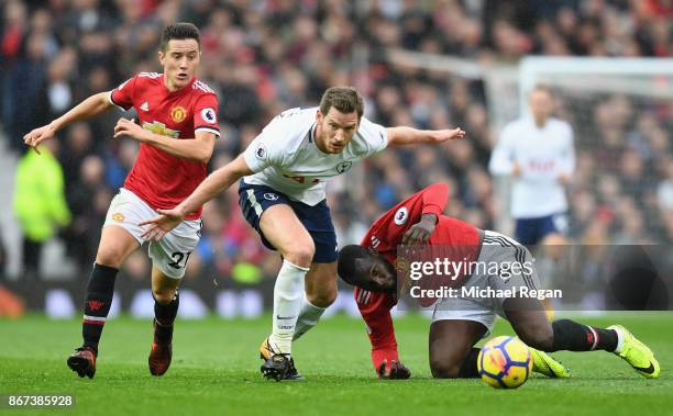 Jan Vertonghen of Tottenham Hotspur and Romelu Lukaku of Manchester United battle for possession during the Premier League match between Manchester...