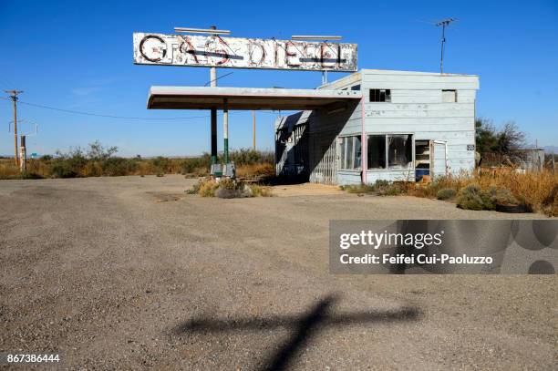 abandoned gas station at san simon, arizona, usa - abandoned gas station stock pictures, royalty-free photos & images