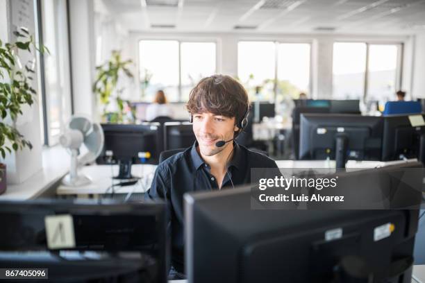 It Service Desk Photos and Premium High Res Pictures - Getty Images