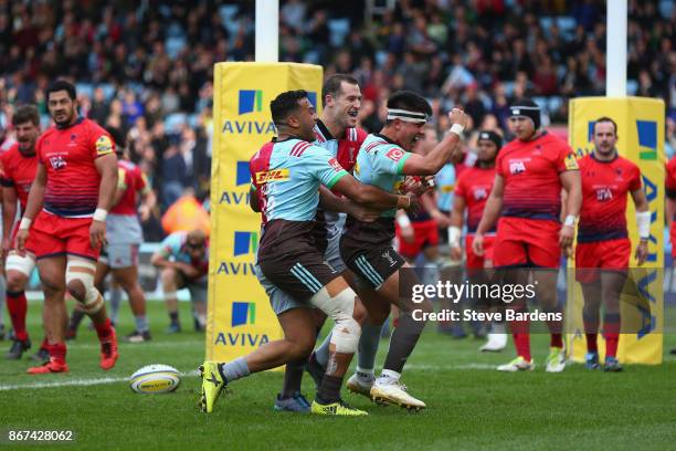 Marcus Smith of Harlequins celebrates scoring a try during the Aviva Premiership match between Harlequins and Worcester Warriors at Twickenham Stoop...