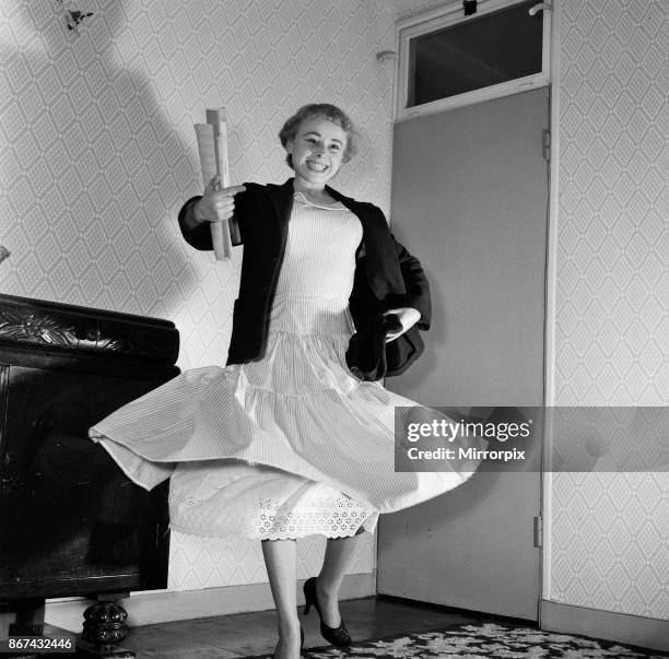 Barbra Reed Barbara Reed Photos and Premium High Res Pictures - Getty Images