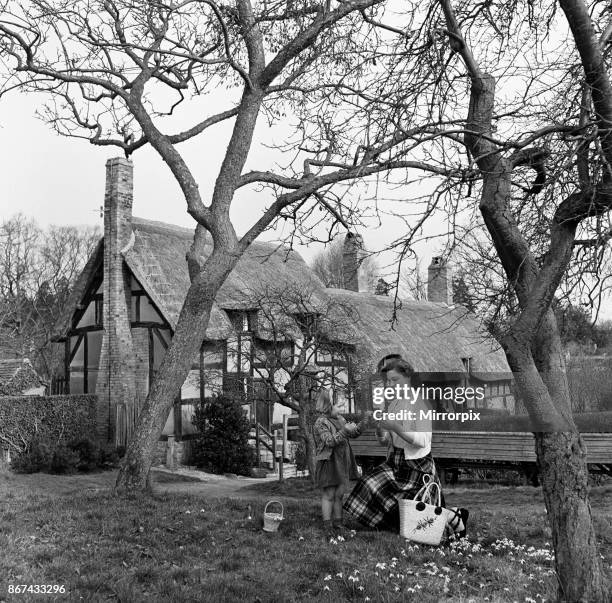 Anne Hathaway's Cottage in Shottery, near Stratford-upon-Avon, Warwickshire, circa 1953.