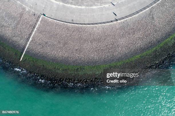 dique e litoral - vista aérea - levee - fotografias e filmes do acervo