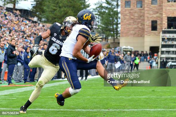 Wide receiver Kanawai Noa of the California Golden Bears comes down with a catch for a second quarter touchdown under coverage by defensive back Evan...
