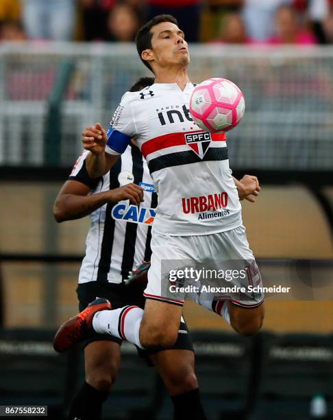 Hernanes of Sao Paulo in action during the match between Sao Paulo and Santos for the Brasileirao Series A 2017 at Pacaembu Stadium on October 28,...