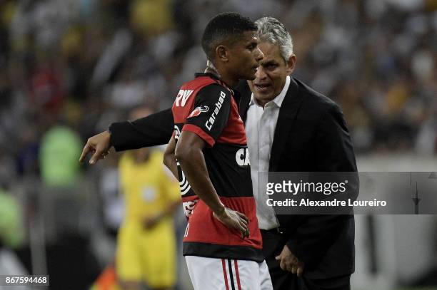 Reinaldo Rueda, head coach of Flamengo talks with Marcio Araujo during the match between Flamengo and Vasco da Gama as part of Brasileirao Series A...