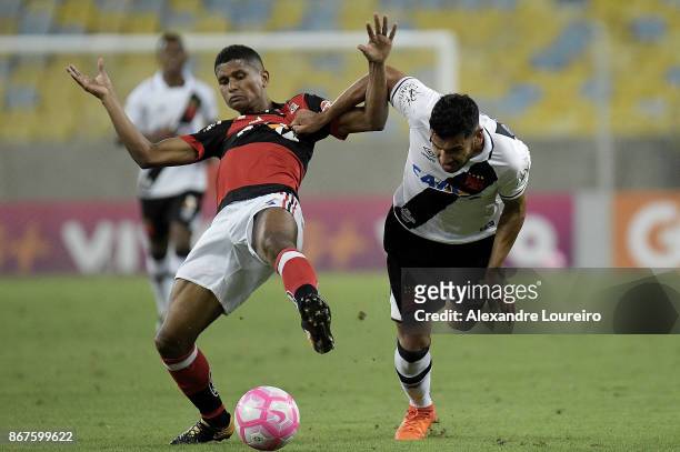 Marcio Araujo of Flamengo battles for the ball with Andres Rios of Vasco da Gama during the match between Flamengo and Vasco da Gama as part of...